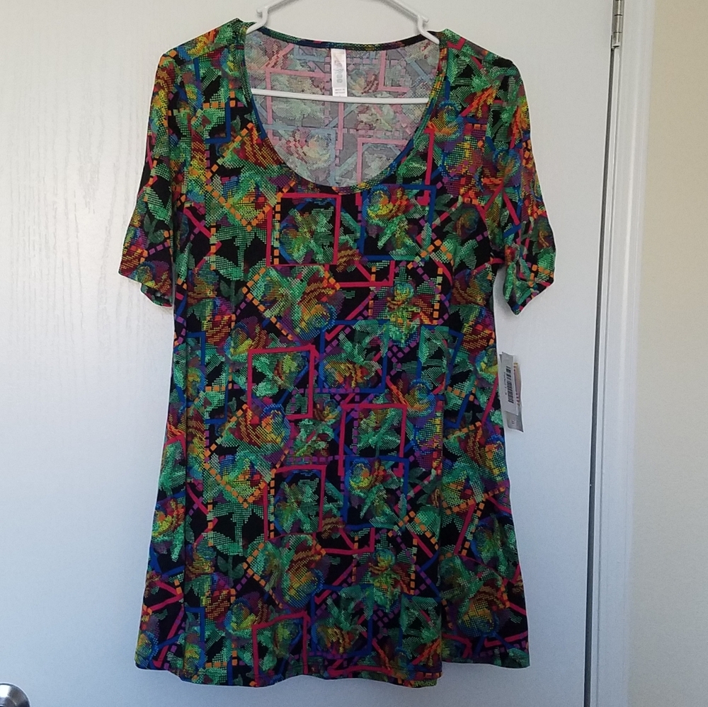 🧡 Nwt’s Pixel Floral/Shapes Perfect Tee